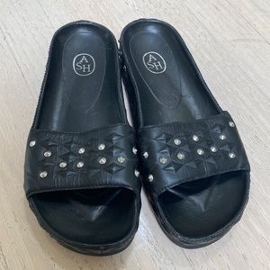 Ash slides with studs